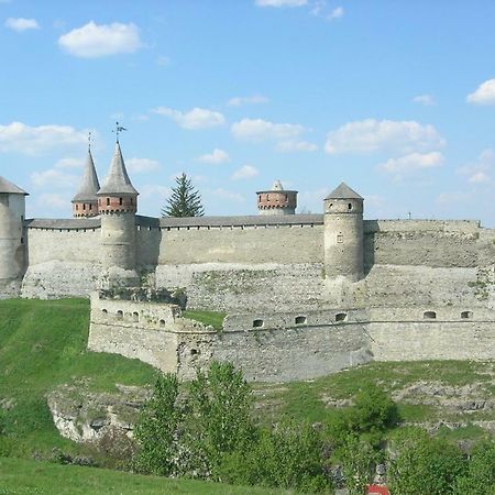 Апартаменты Вероника Kamjanez-Podilskyj Exterior foto